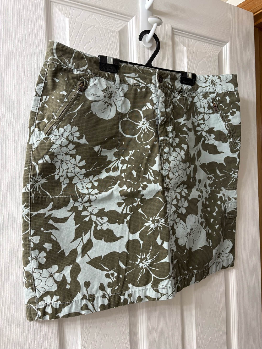 Women’s Floral Print Cargo Skirt - Olive & Light Blue